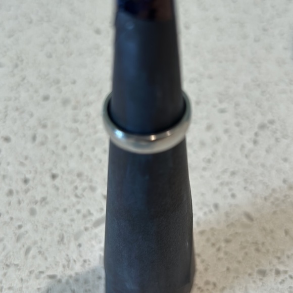 Stainless steel ring w/5 rhinestones - Picture 3 of 8